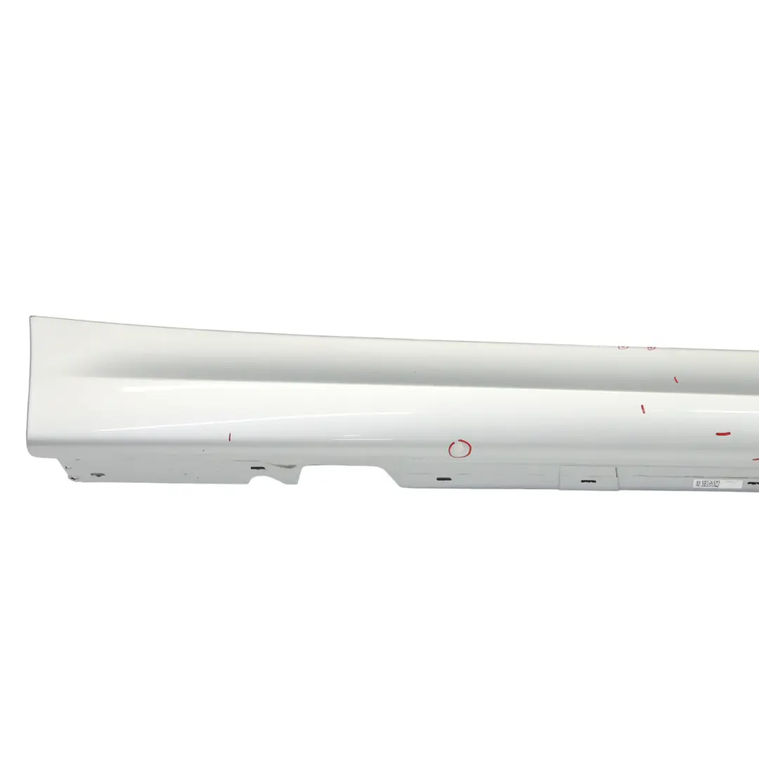 Striscia davanzale Gonna laterale destra Titansilber - 354 per BMW E90 E91 M Sport con numero di parte 0033440 BMW E90 E91 M Sport Striscia davanzale Gonna laterale destra Titansilber - 354 - SKU 0033440-TS - Numero di parte 0033440