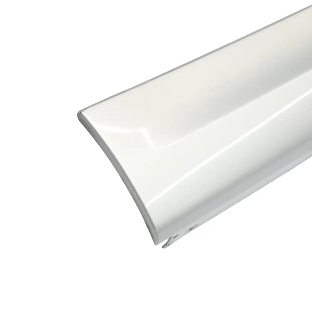 Sill Strip Faldón Lateral Derecho Titansilber Plata - 354 para BMW E90 E91 M Sport con número de pieza 0033440 BMW E90 E91 M Sport Sill Strip Faldón Lateral Derecho Titansilber Plata - 354 - SKU 0033440-TS - Número de pieza 0033440