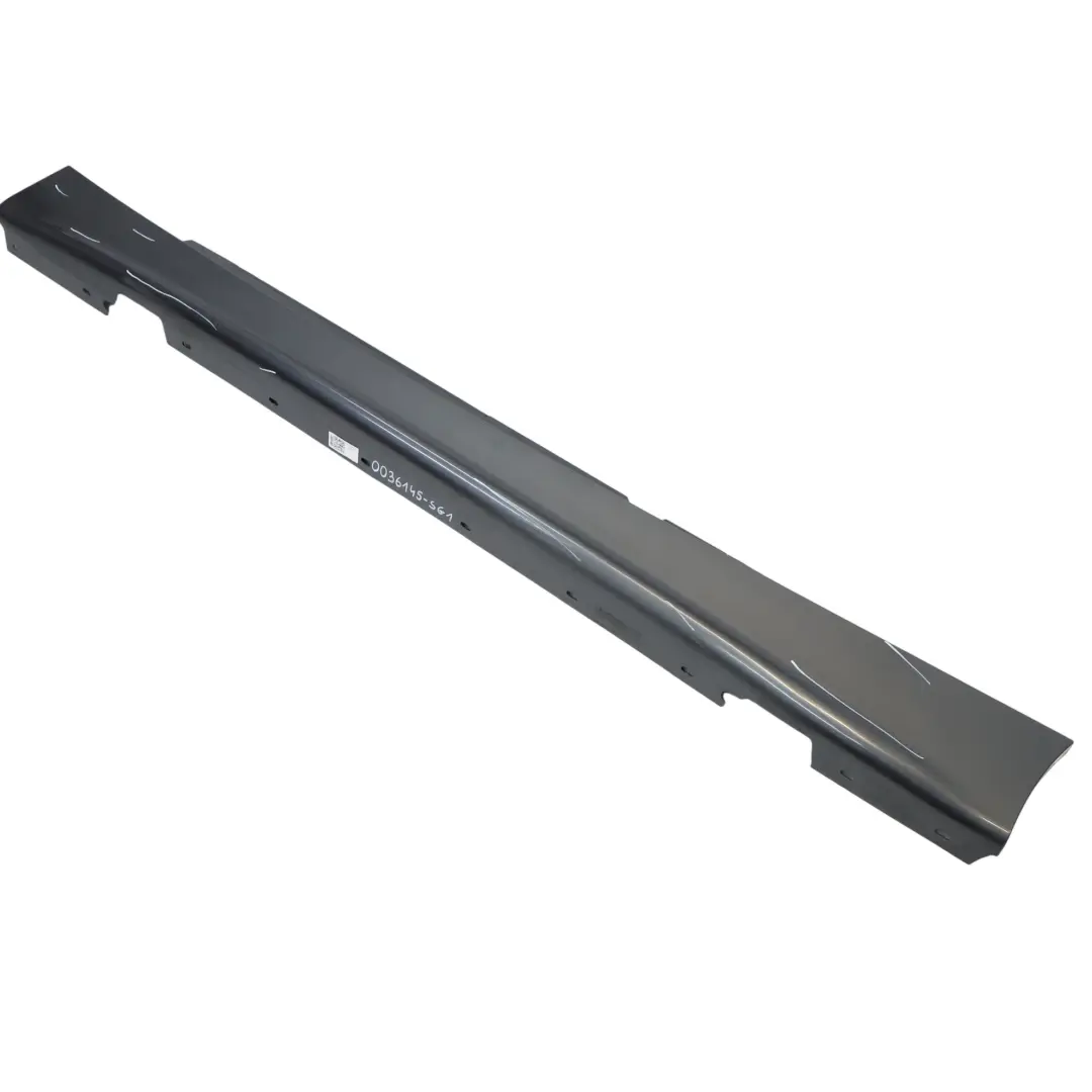 Sill Strip Faldón Lateral Izquierdo Sparkling Graphite - A22 para BMW E87 LCI con número de pieza 36145 BMW E87 LCI Sill Strip Faldón Lateral Izquierdo Sparkling Graphite - A22 - SKU 0036145-SG1 - Número de pieza 36145