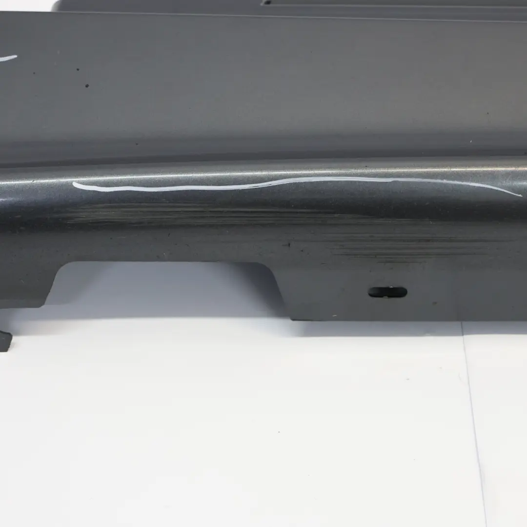 Sill Strip Faldón Lateral Izquierdo Sparkling Graphite - A22 para BMW E87 LCI con número de pieza 36145 BMW E87 LCI Sill Strip Faldón Lateral Izquierdo Sparkling Graphite - A22 - SKU 0036145-SG1 - Número de pieza 36145