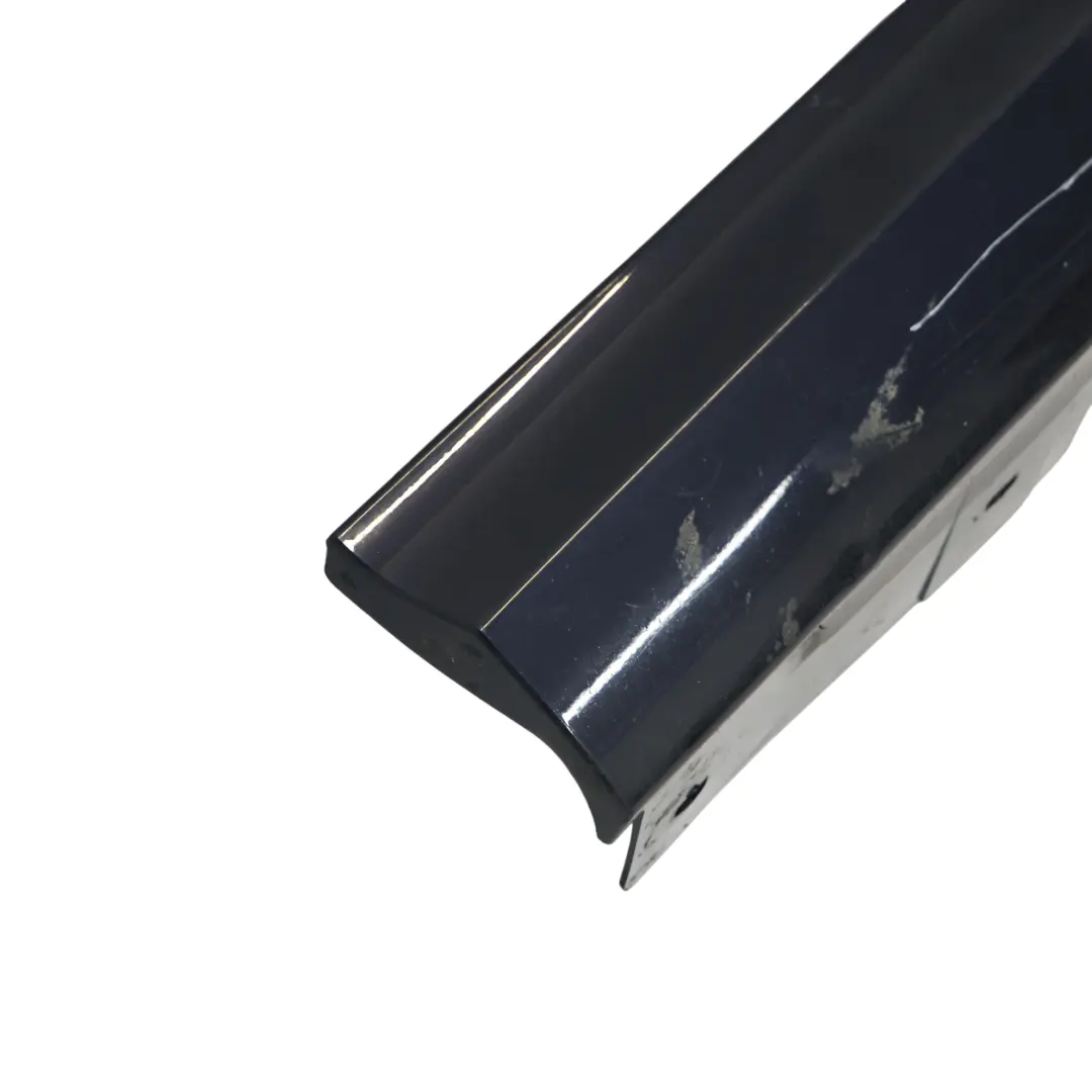 Striscia Davanzale Gonna Laterale Sinistra Monacoblau - A35 per BMW E90 E91 LCI con numero di parte 0037059 BMW E90 E91 LCI Striscia Davanzale Gonna Laterale Sinistra Monacoblau - A35 - SKU 0037059-MB - Numero di parte 0037059