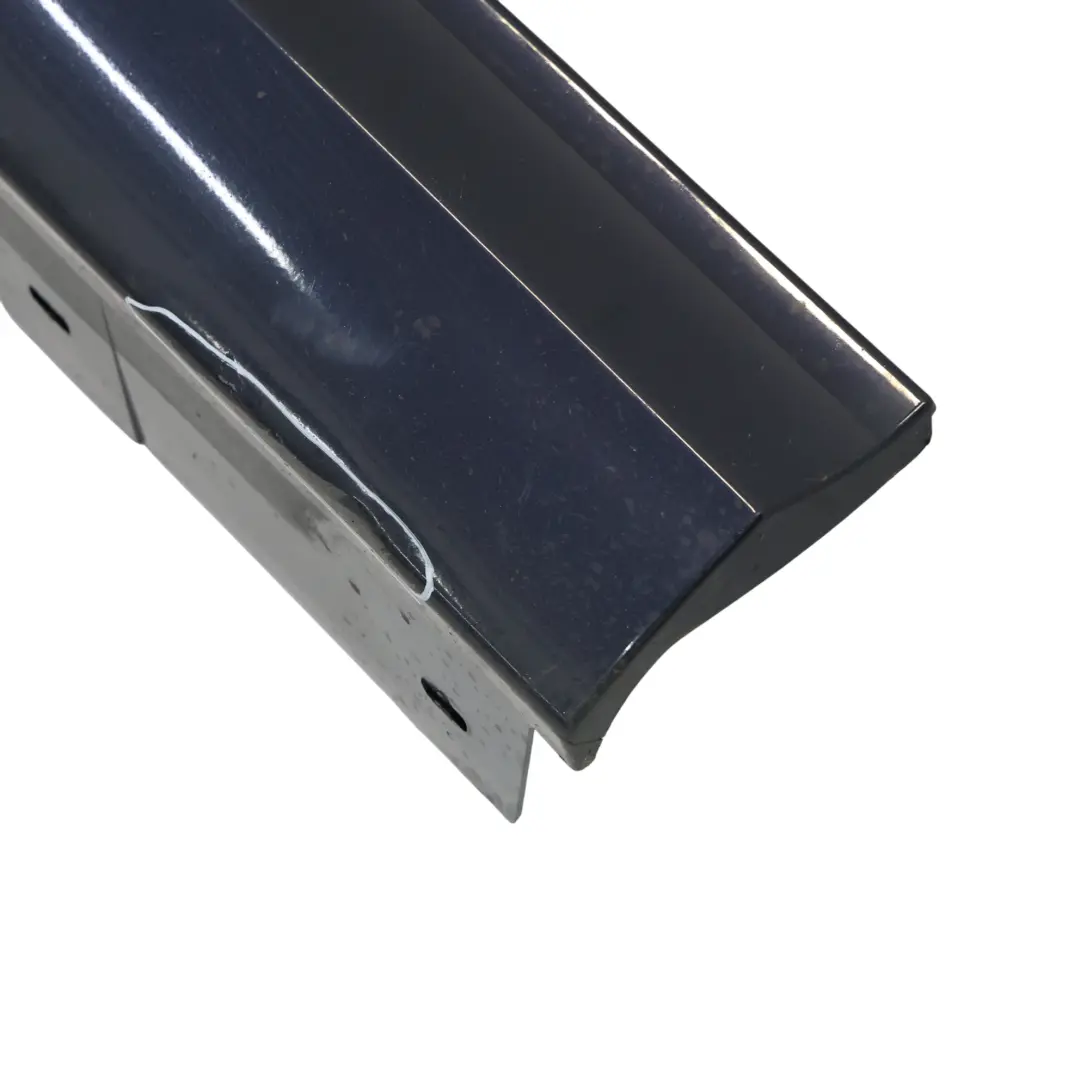 Striscia Davanzale Gonna Laterale Destra Monacoblau Blue - A35 per BMW E90 E91 LCI con numero di parte 0037060 BMW E90 E91 LCI Striscia Davanzale Gonna Laterale Destra Monacoblau Blue - A35 - SKU 0037060-MB - Numero di parte 0037060