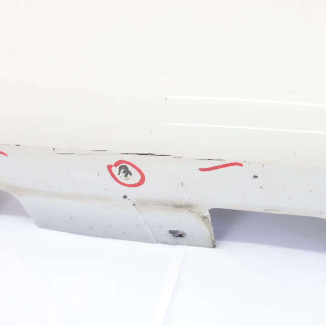 Faldón Lateral BMW E92 E93 LCI Listón de umbral Derecho Alpinweiss White - 300 para con número de pieza 0038432 Faldón Lateral BMW E92 E93 LCI Listón de umbral Derecho Alpinweiss White - 300 - SKU 0038432-AW - Número de pieza 0038432