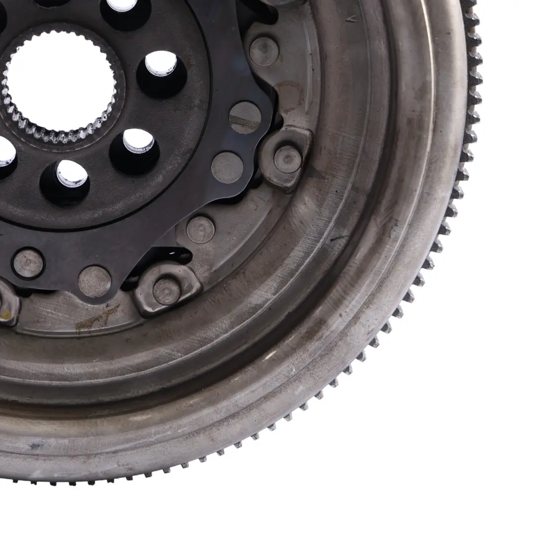 Koło Zamachowe Sprzęgło Dwumas Automat do Audi A3 8P 1.8 TFSI o numerze 06J105266D Audi A3 8P 1.8 TFSI Koło Zamachowe Sprzęgło Dwumas Automat - SKU 06J105266D - Numer Części 06J105266D