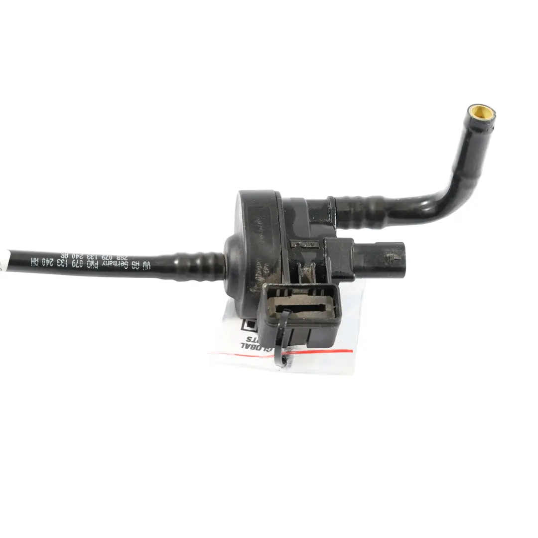 Audi S7 4G8 Tubo De Refrigerante Manguera Solenoide 4.0 TFSI 079133240AH - SKU 079133240AR - Número de pieza 079133240AR