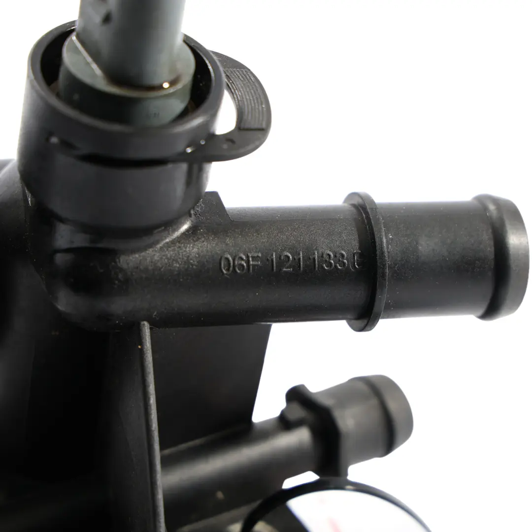 BWA Benzina Tubo Flangia Refrigerante per VW Volkswagen Golf 5 2.0 TSI con numero di parte 08F121133G VW Volkswagen Golf 5 2.0 TSI BWA Benzina Tubo Flangia Refrigerante - SKU 06F121133G - Numero di parte 08F121133G