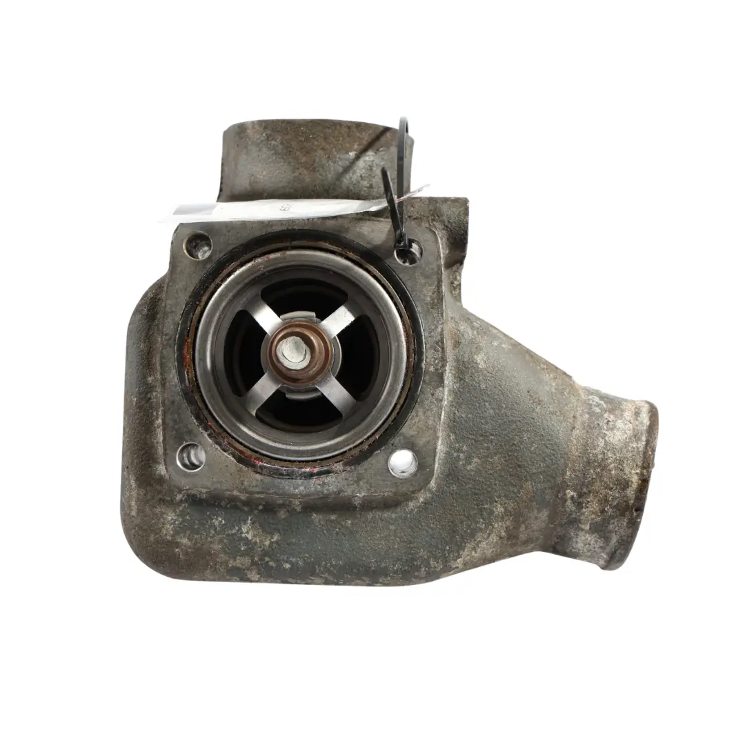 85CF Alloggiamento Termostato Raffreddamento Motore per DAF con numero di parte 1298524 DAF 85CF Alloggiamento Termostato Raffreddamento Motore - SKU 1298524 - Numero di parte 1298524