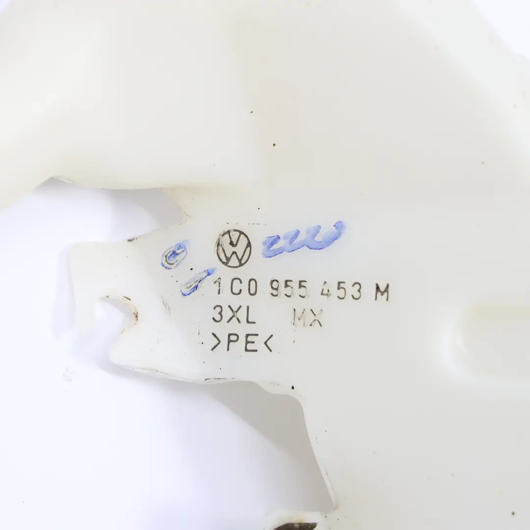 Réservoir De Liquide Lave Glace pour Volkswagen New Beetle à propos du numéro de pièce 1C0955453M Volkswagen New Beetle Réservoir De Liquide Lave Glace - SKU 1C0955453M - Numéro de pièce 1C0955453M