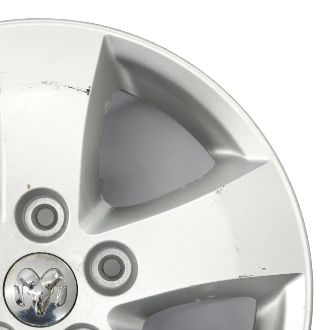 Srebrna Felga Aluminiowa 17" 6,5J ET:40 do Dodge Journey 1 o numerze 1EK85TRM Dodge Journey 1 Srebrna Felga Aluminiowa 17" 6,5J ET:40 - SKU 1EK85TRM - Numer Części 1EK85TRM