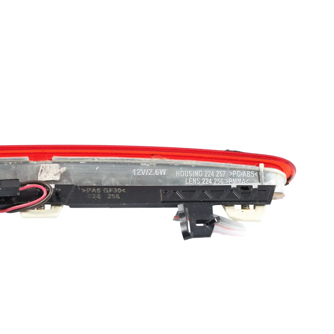 Tercer Faro Trasero Luz De Freno para Volkswagen New Beetle con número de pieza 1Y0945097 Volkswagen New Beetle Tercer Faro Trasero Luz De Freno - SKU 1Y0945097 - Número de pieza 1Y0945097