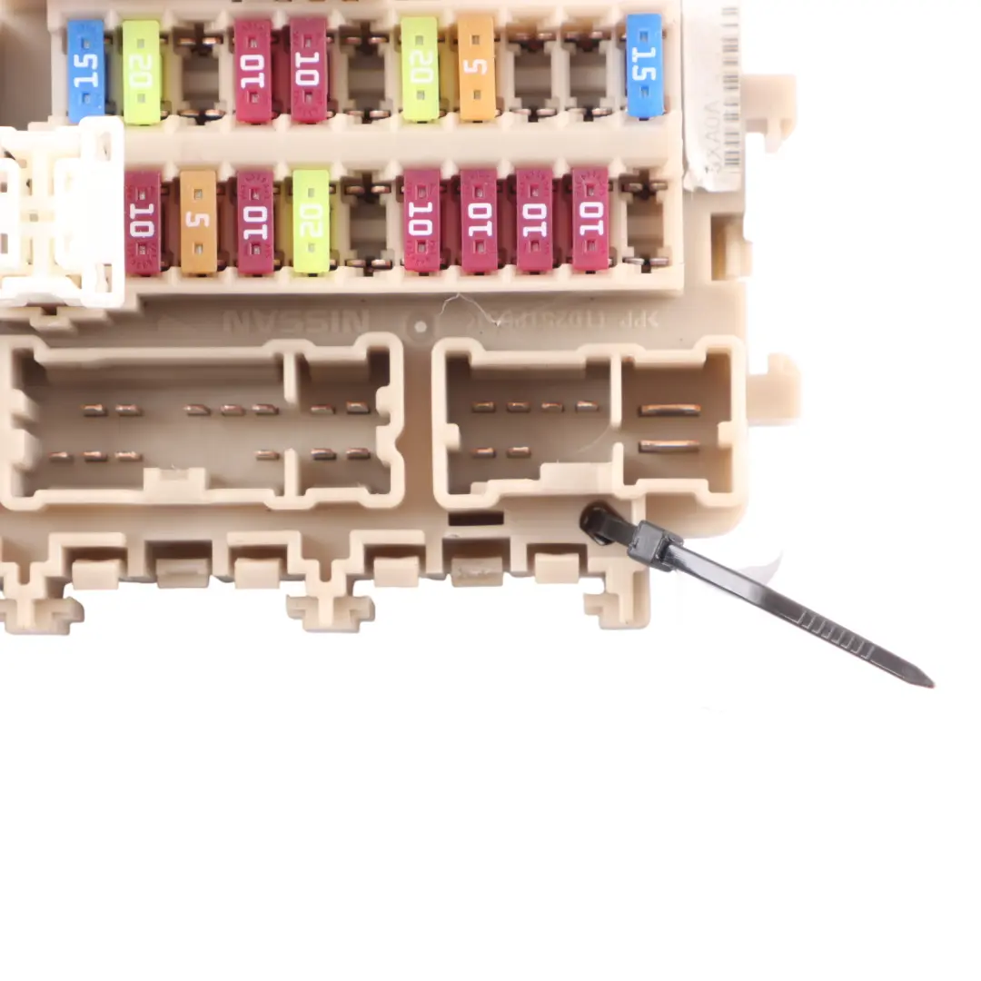 W470 Nissan Navara OM699 Diesel Fuse Relay Box to Mercedes with Part number 252307990A Mercedes W470 Nissan Navara OM699 Diesel Fuse Relay Box - SKU 252307990A - Part number 252307990A