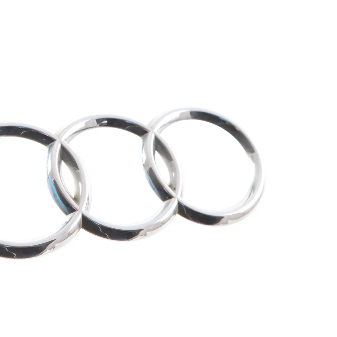 8N Emblema Bagagliaio Portellone Posteriore Anelli Atermici per Audi TT con numero di parte 4B9853742 Audi TT 8N Emblema Bagagliaio Portellone Posteriore Anelli Atermici - SKU 4B9853742 - Numero di parte 4B9853742