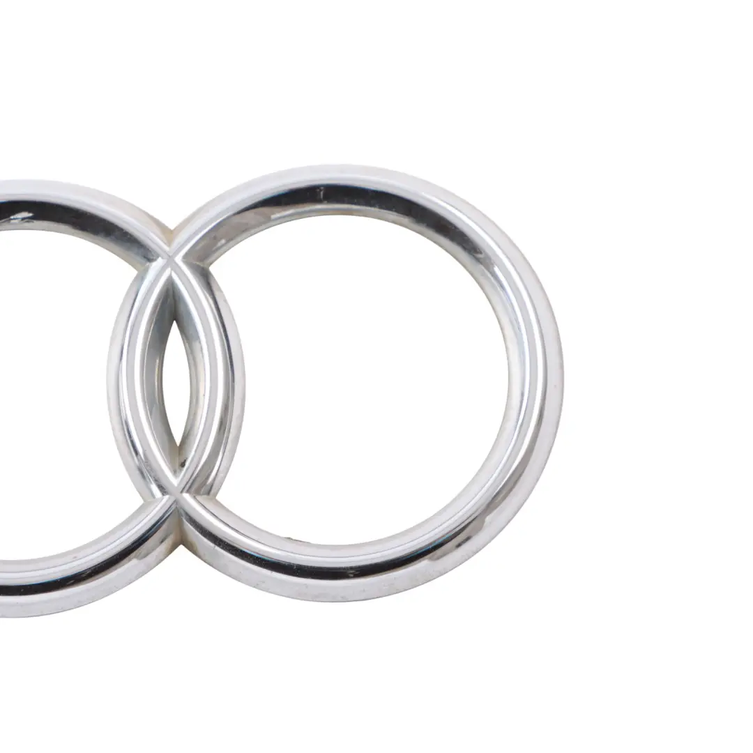 8N Emblemat Logo Klapy Bagażnika do Audi TT o numerze 4B9853742 Audi TT 8N Emblemat Logo Klapy Bagażnika - SKU 4B9853742 - Numer Części 4B9853742