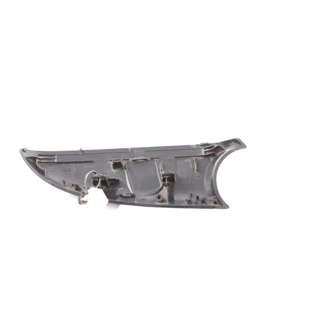 Osłona Obudowa Dolna Lusterka Prawo do Audi Q3 8U o numerze 4F0858524A Audi Q3 8U Osłona Obudowa Dolna Lusterka Prawo - SKU 4F0858524A - Numer Części 4F0858524A