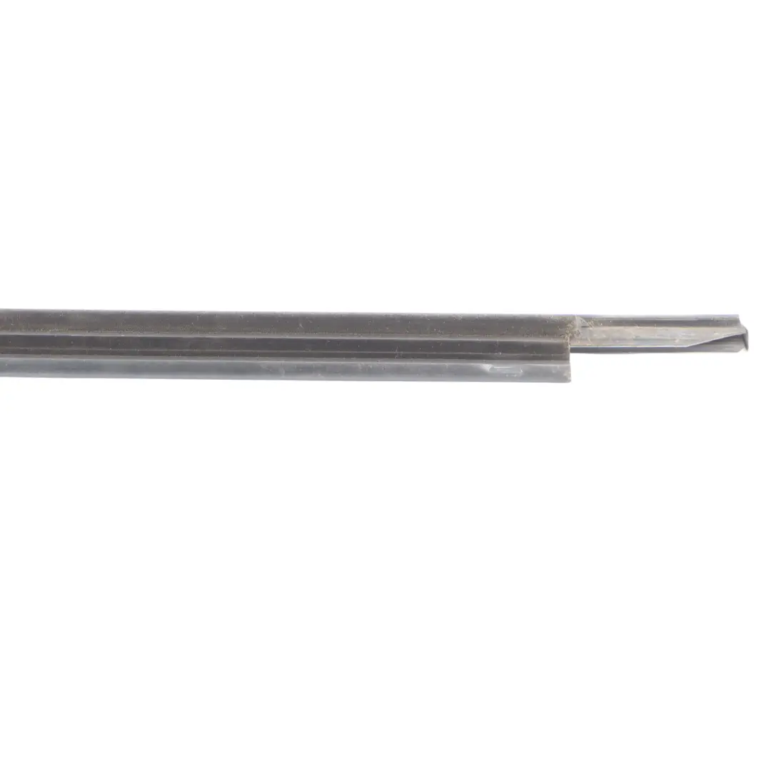 Uszczelka Szyby Drzwi Tylna Lewa Aluminium Mat do Audi RS6 C7 o numerze 4G0853763C Audi RS6 C7 Uszczelka Szyby Drzwi Tylna Lewa Aluminium Mat - SKU 4G0853763C - Numer Części 4G0853763C