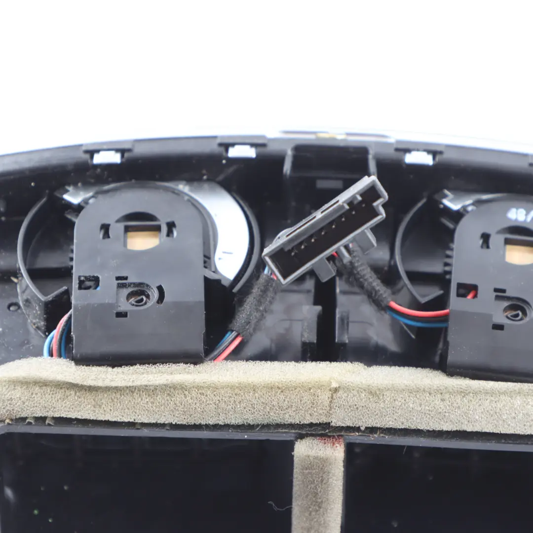 Hintere Mittelkonsole Lüftungsgitter Düse für Audi A8 D4 mit Teilenummer 4H0819203F Audi A8 D4 Hintere Mittelkonsole Lüftungsgitter Düse - SKU 4H0819203F - Teilenummer 4H0819203F