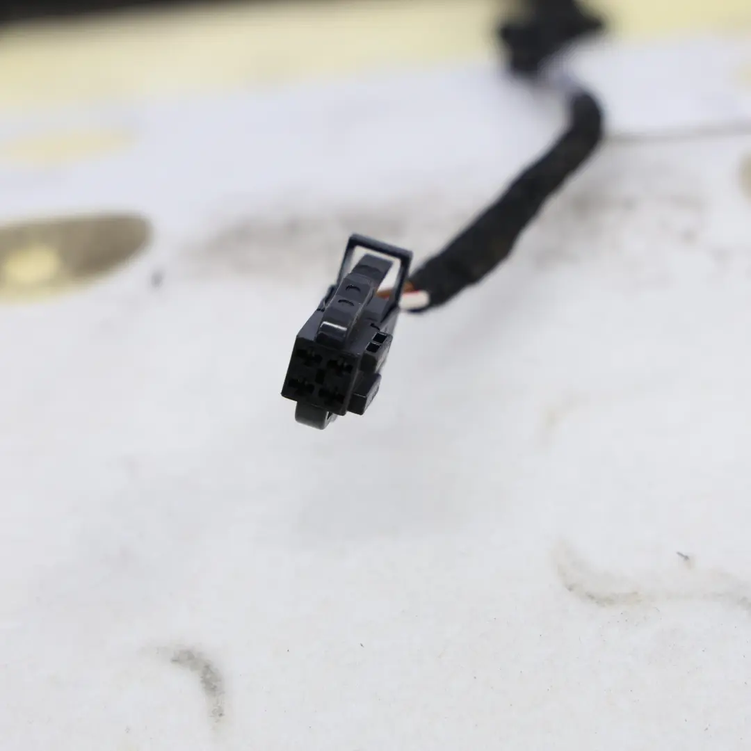 MK8 R Line Vordere Untere Sitzfläche Rechts Außen Alcantara für Volkswagen Golf CD1 mit Teilenummer 5H0881406F Volkswagen Golf CD1 MK8 R Line Vordere Untere Sitzfläche Rechts Außen Alcantara - SKU 5H0881406F - Teilenummer 5H0881406F