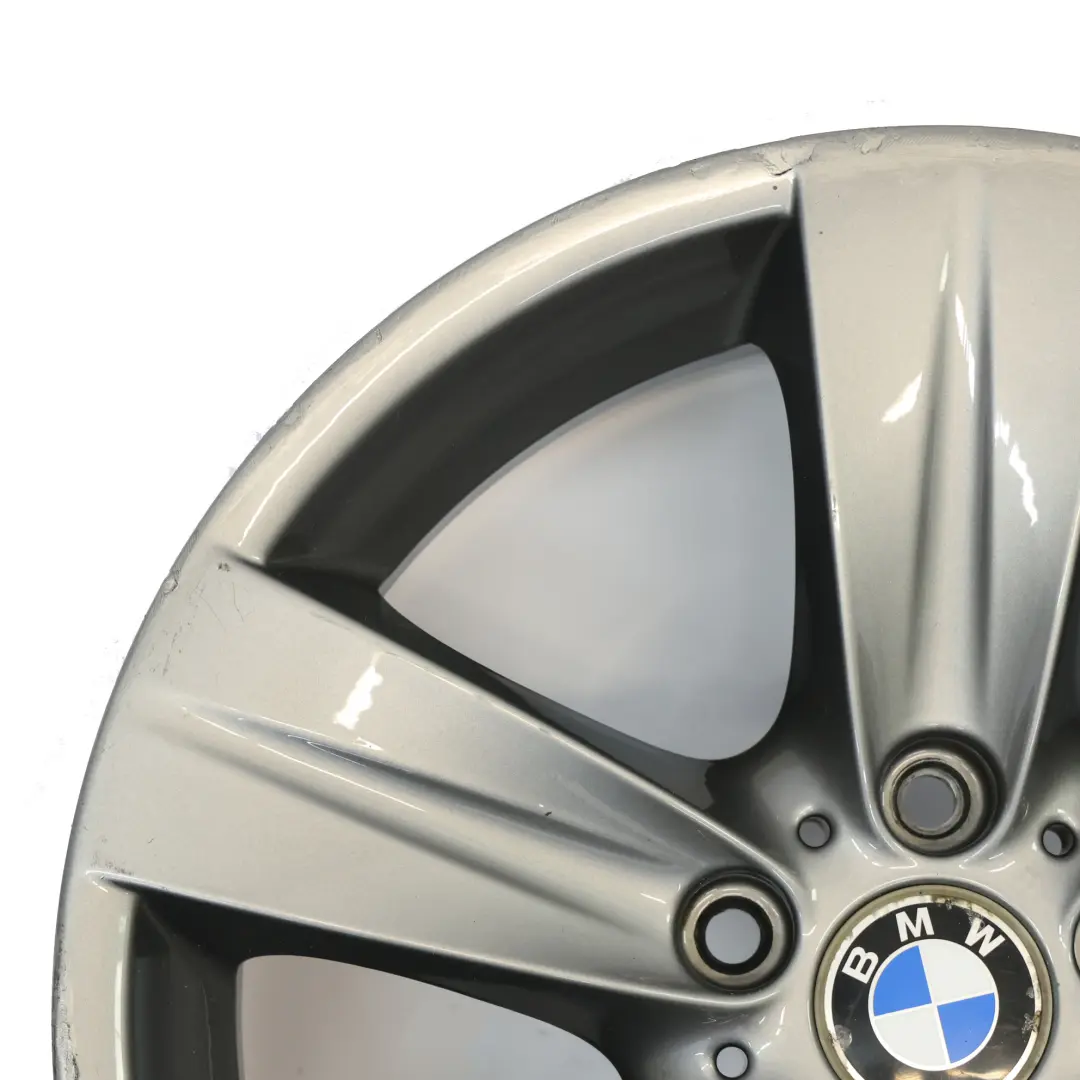 Frontale Cerchio AlluMini o Alufelge 18 " Raggi a Stella 189 8J per BMW E90 E91 E92 con numero di parte 6768858 BMW E90 E91 E92 Frontale Cerchio AlluMini o Alufelge 18 " Raggi a Stella 189 8J - SKU 6768858-3 - Numero di parte 6768858