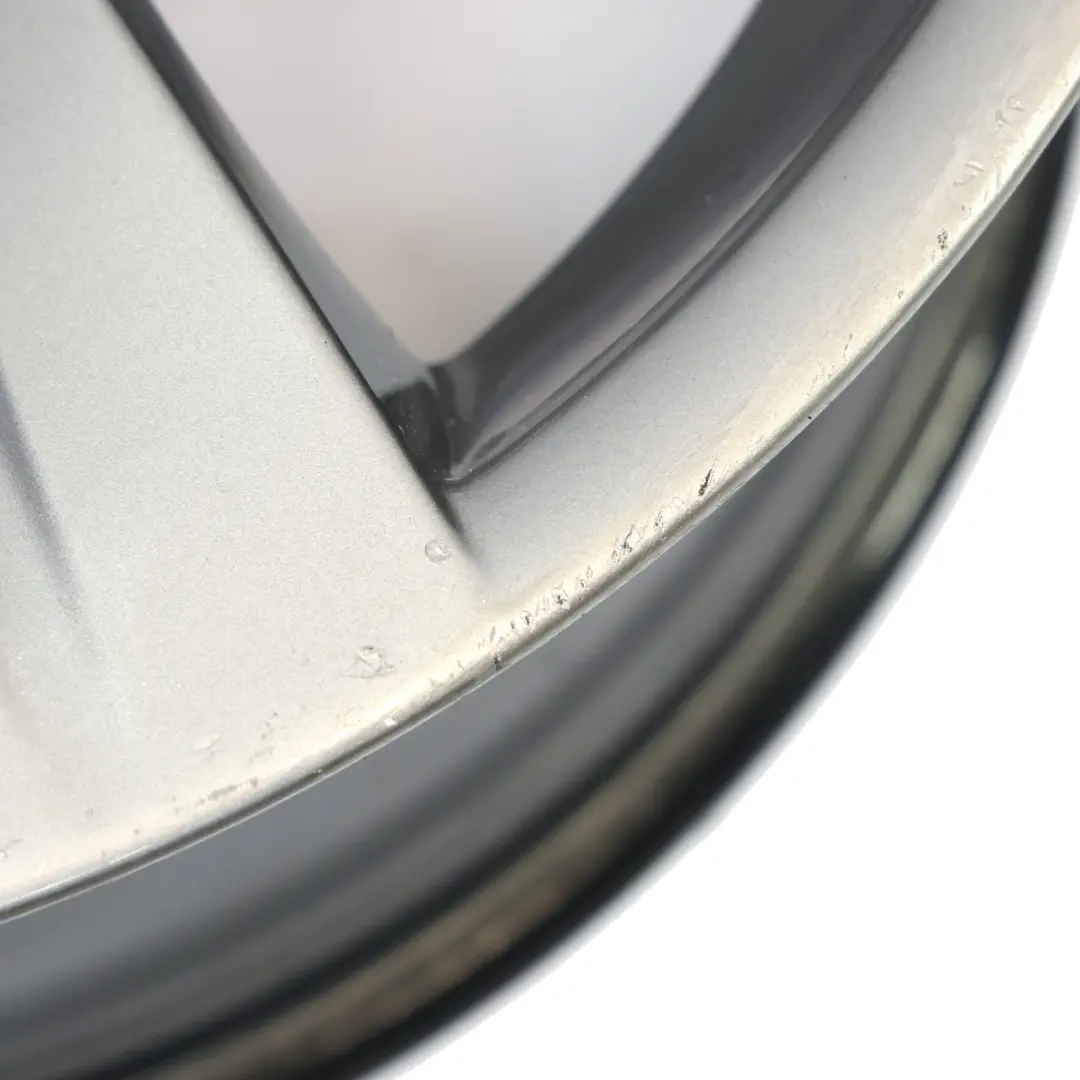 Frontale Cerchio AlluMini o Alufelge 18 " Raggi a Stella 189 8J per BMW E90 E91 E92 con numero di parte 6768858 BMW E90 E91 E92 Frontale Cerchio AlluMini o Alufelge 18 " Raggi a Stella 189 8J - SKU 6768858-3 - Numero di parte 6768858