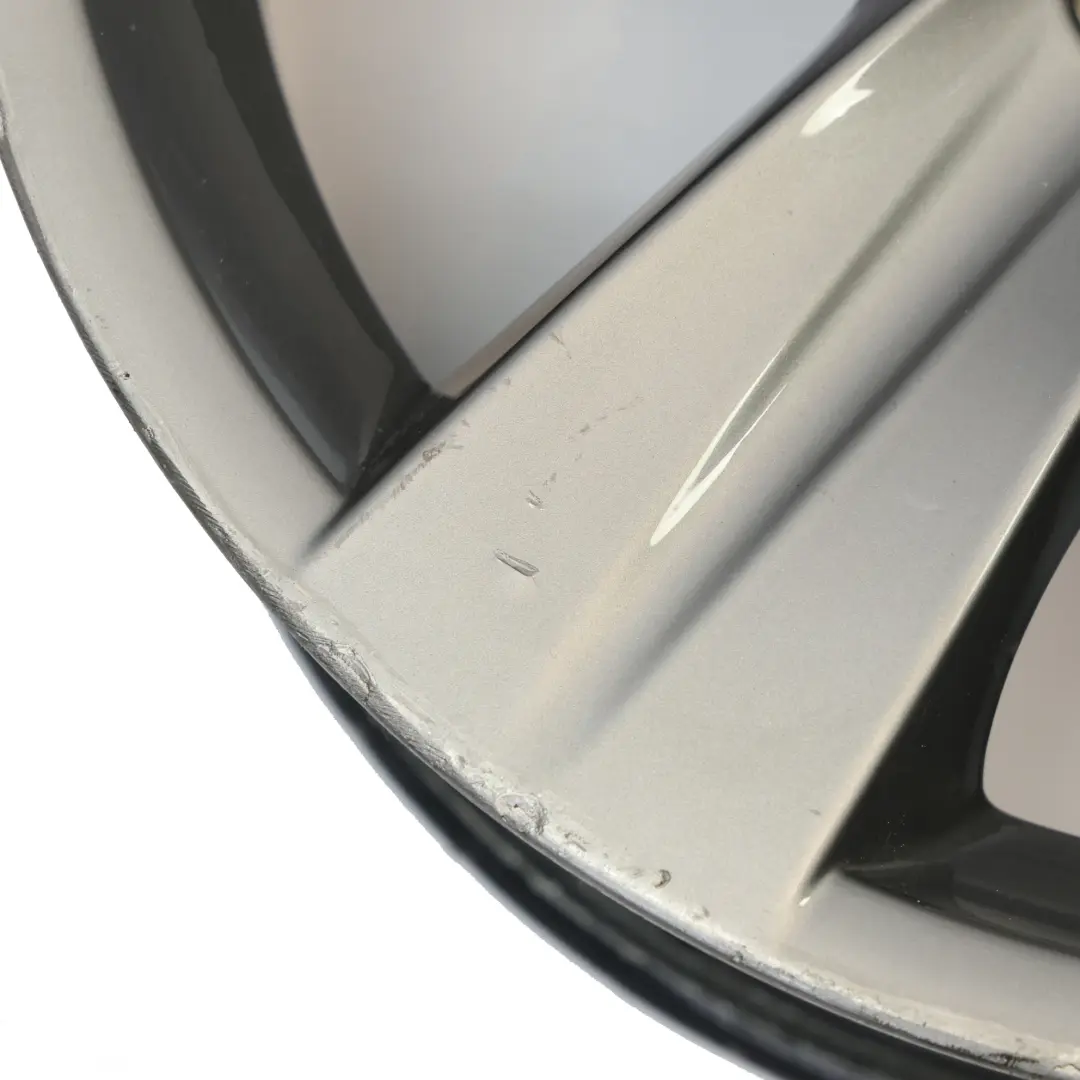 Ruota Posteriore Lega Bordo 18" Star Raggio 189 per BMW E90 E91 E92 E93 con numero di parte 6768859 BMW E90 E91 E92 E93 Ruota Posteriore Lega Bordo 18" Star Raggio 189 - SKU 6768859-5 - Numero di parte 6768859