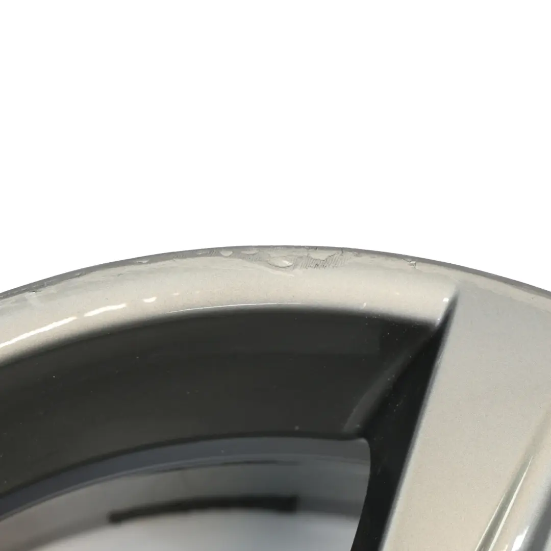 Ruota Posteriore Lega Bordo 18" Star Raggio 189 per BMW E90 E91 E92 E93 con numero di parte 6768859 BMW E90 E91 E92 E93 Ruota Posteriore Lega Bordo 18" Star Raggio 189 - SKU 6768859-5 - Numero di parte 6768859