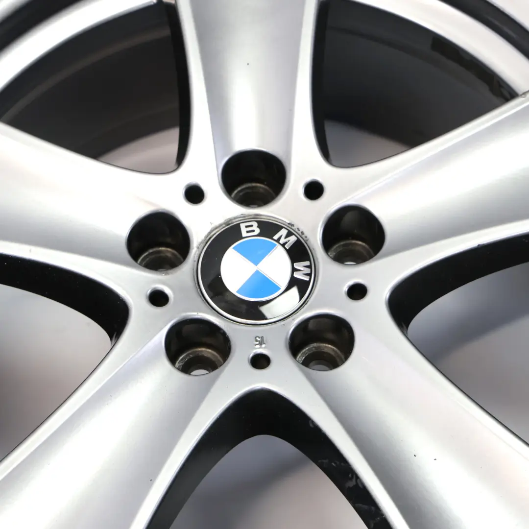 Srebrna Felga Aluminiowa 18" ET:46 8.5J Styling 209 do BMW X5 E70 o numerze 6770200 BMW X5 E70 Srebrna Felga Aluminiowa 18" ET:46 8.5J Styling 209 - SKU 6770200-8 - Numer Części 6770200