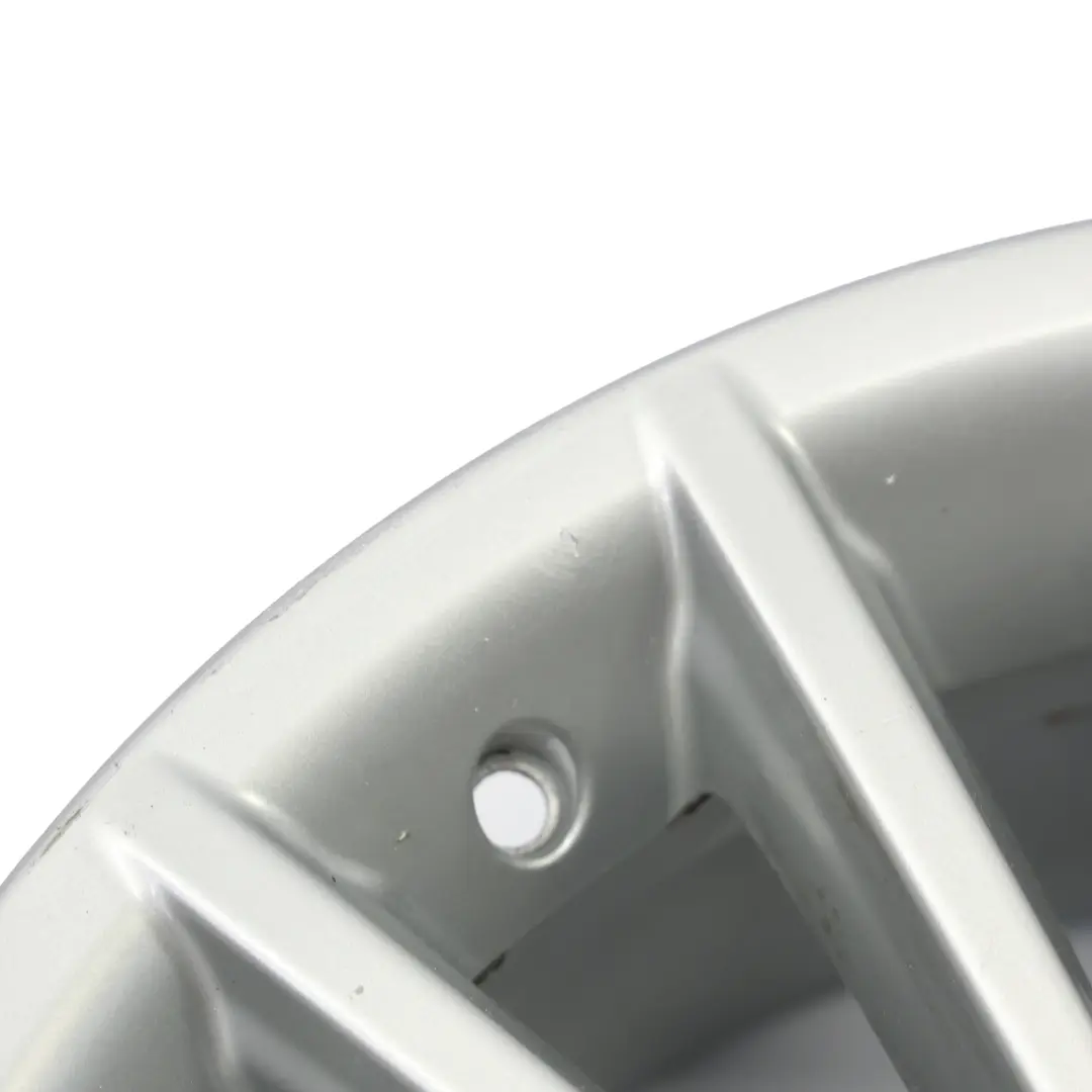 Cerchio Ruota BMW F06 F10 F11 F12 Argento 18" 8J ET:30 Razze Radiali 237 per con numero di parte 6775407 Cerchio Ruota BMW F06 F10 F11 F12 Argento 18" 8J ET:30 Razze Radiali 237 - SKU 6775407-2 - Numero di parte 6775407