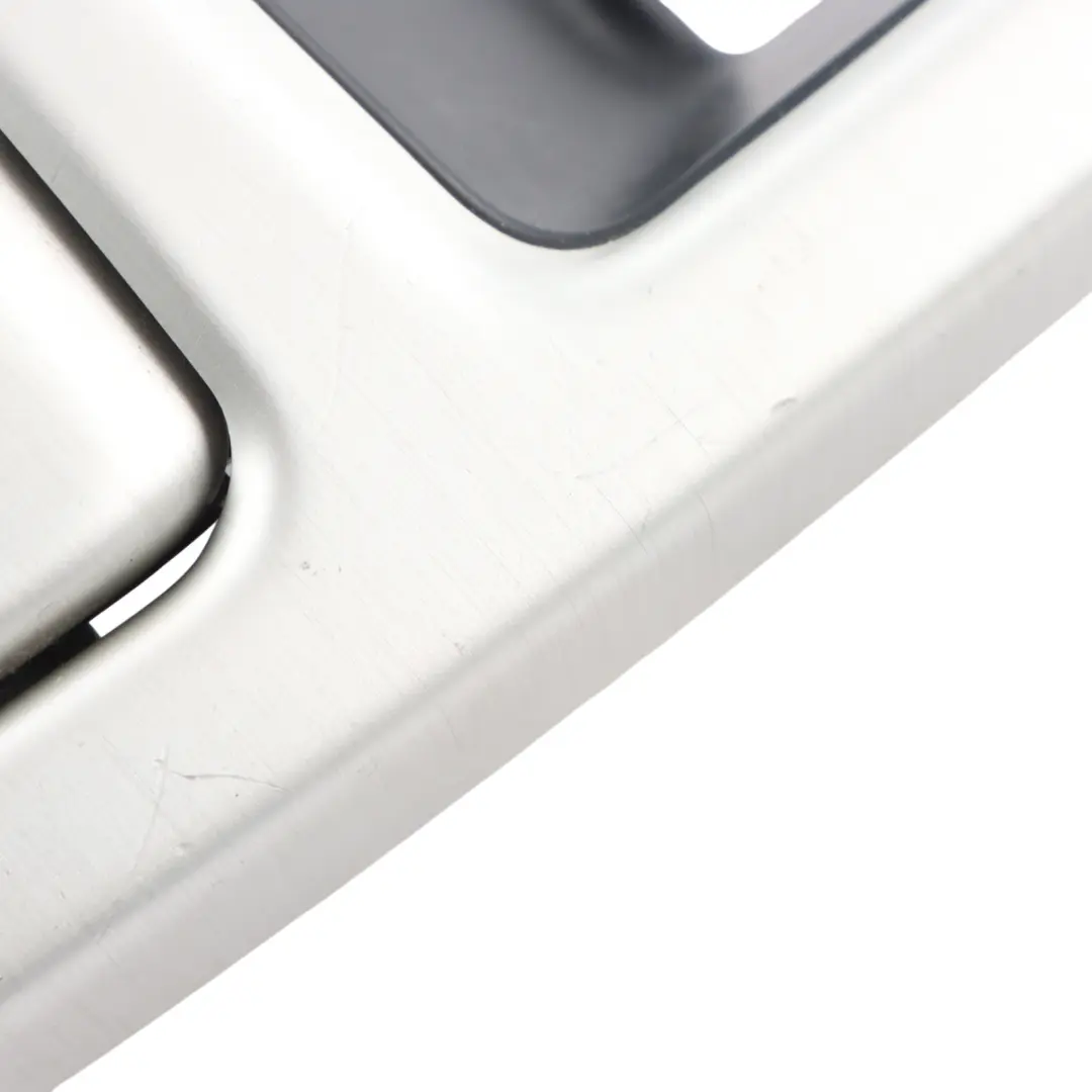 Portacenere Posteriore Console Centrale Titanio per BMW E92 E93 con numero di parte 6960674 BMW E92 E93 Portacenere Posteriore Console Centrale Titanio - SKU 6960674-1 - Numero di parte 6960674