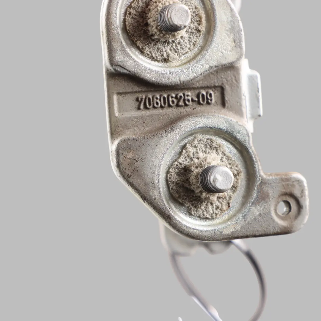 Charnière De Coffre Gauche Blanc Minéral - A96 pour BMW E81 E84 E87 à propos du numéro de pièce 7067219 BMW E81 E84 E87 Charnière De Coffre Gauche Blanc Minéral - A96 - SKU 7067219-MW - Numéro de pièce 7067219