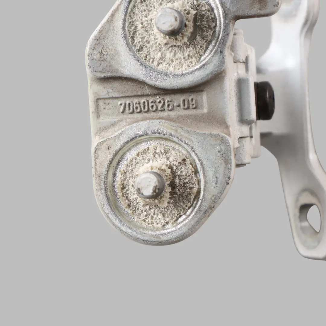 BMW E81 E84 E87 Bisagra Portón Trasero Derecho Blanco Mineral A96 - SKU 7067220-MW - Número de pieza 7067220