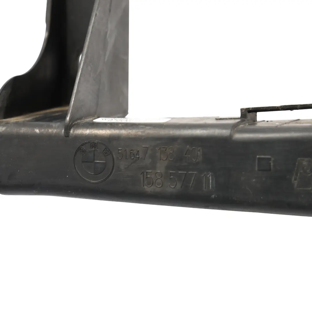 Ślizg Mocowanie Lampy Lewy do BMW E90 E91 o numerze 7138401 BMW E90 E91 Ślizg Mocowanie Lampy Lewy - SKU 7138401-1 - Numer Części 7138401