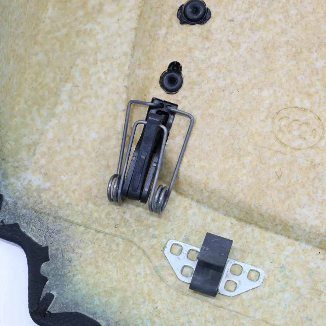 Rivestimento Schienale F07 F10 F11 F01 Pannello Sedile Anteriore Nero per con numero di parte 7232101 Rivestimento Schienale F07 F10 F11 F01 Pannello Sedile Anteriore Nero - SKU 7232101 - Numero di parte 7232101