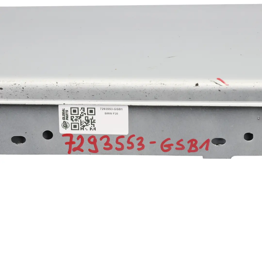 Bande de seuil latérale gauche Glacier Silber Metallic - A83 pour BMW F20 à propos du numéro de pièce 7293553 BMW F20 Bande de seuil latérale gauche Glacier Silber Metallic - A83 - SKU 7293553-GSB1 - Numéro de pièce 7293553