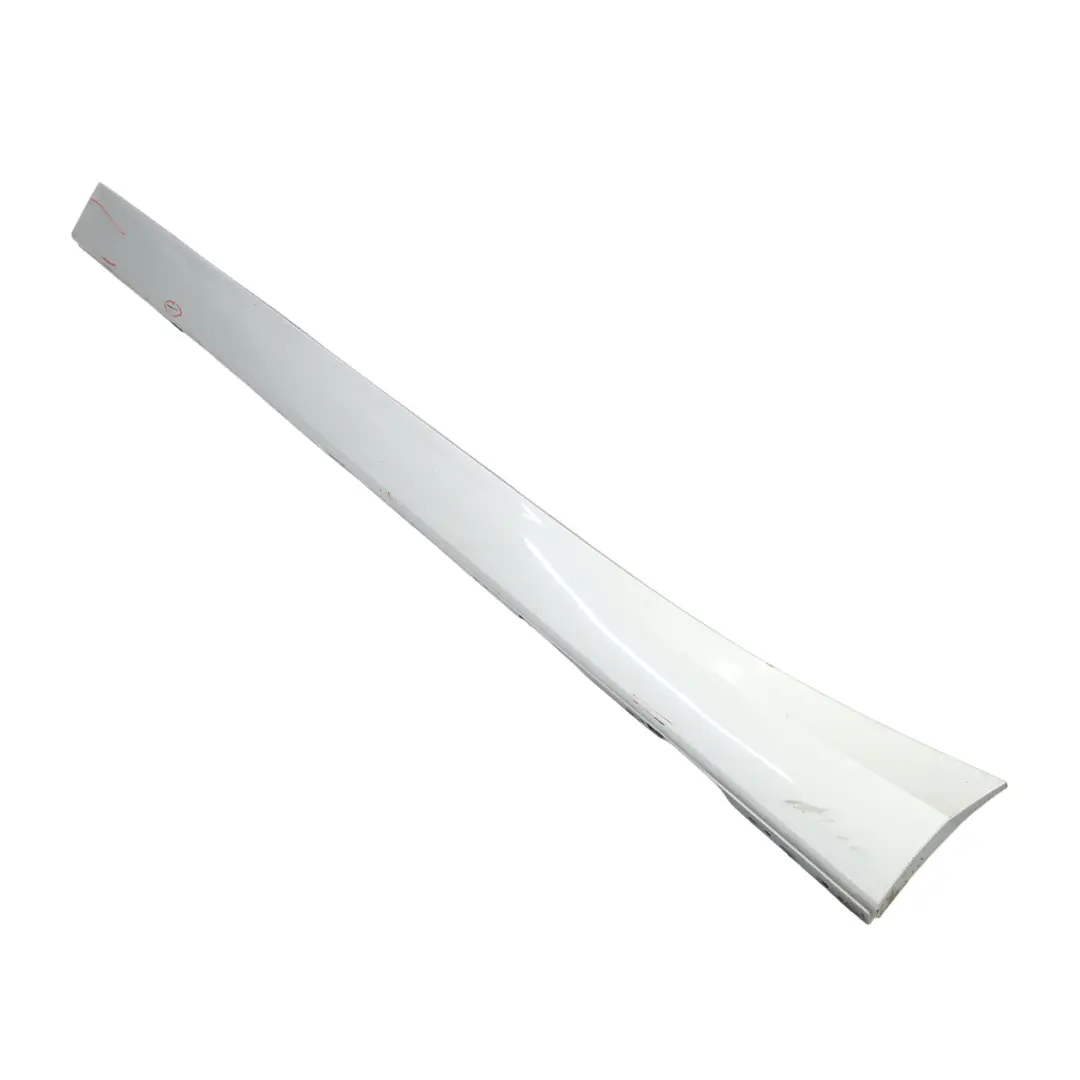 Bande de seuil latérale gauche Glacier Silber Metallic - A83 pour BMW F20 à propos du numéro de pièce 7293553 BMW F20 Bande de seuil latérale gauche Glacier Silber Metallic - A83 - SKU 7293553-GSB1 - Numéro de pièce 7293553