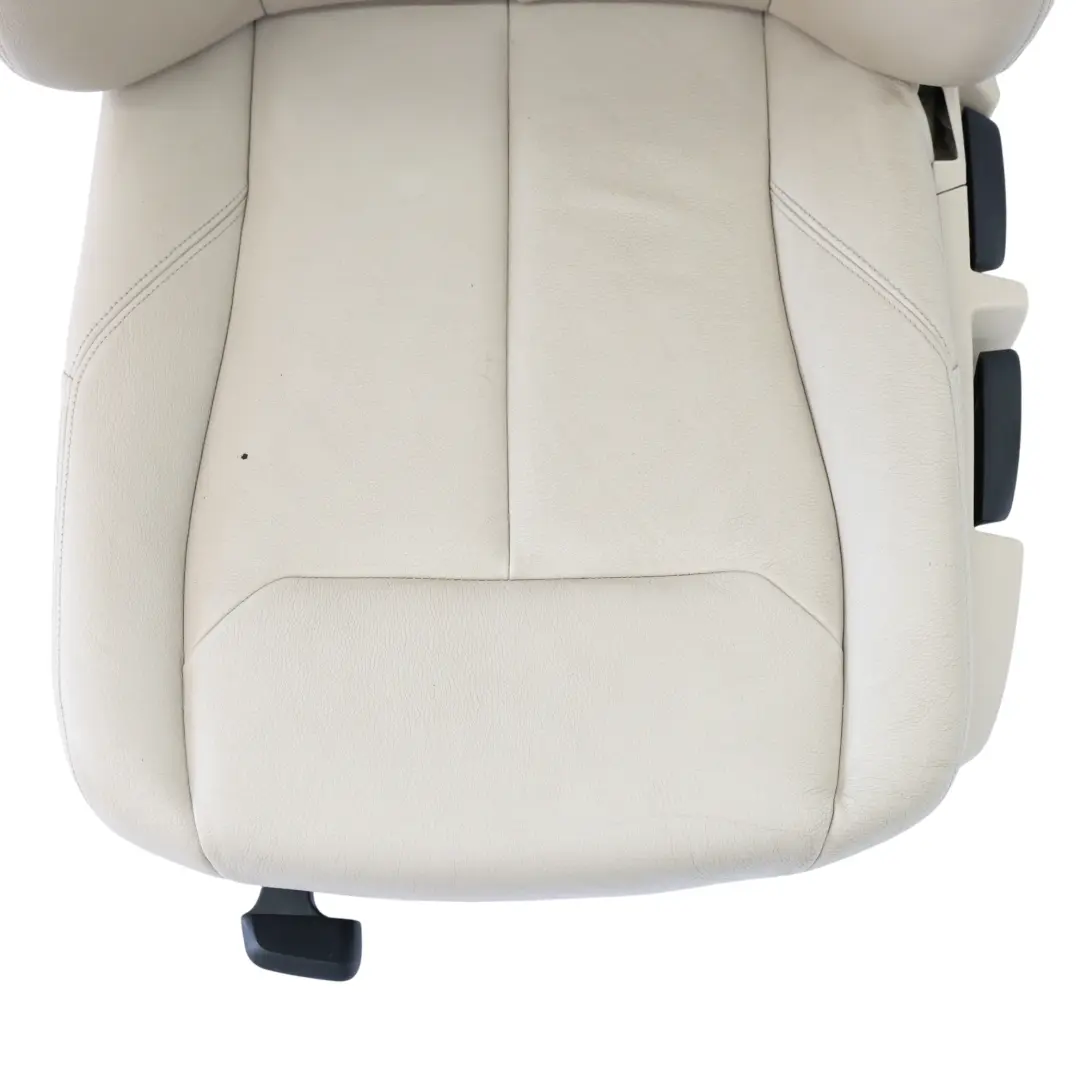 Sedile Anteriore Sinistro Interno Riscaldato Pelle Dakota Oyster per BMW F20 con numero di parte 7295111 BMW F20 Sedile Anteriore Sinistro Interno Riscaldato Pelle Dakota Oyster - SKU 7295111-1 - Numero di parte 7295111