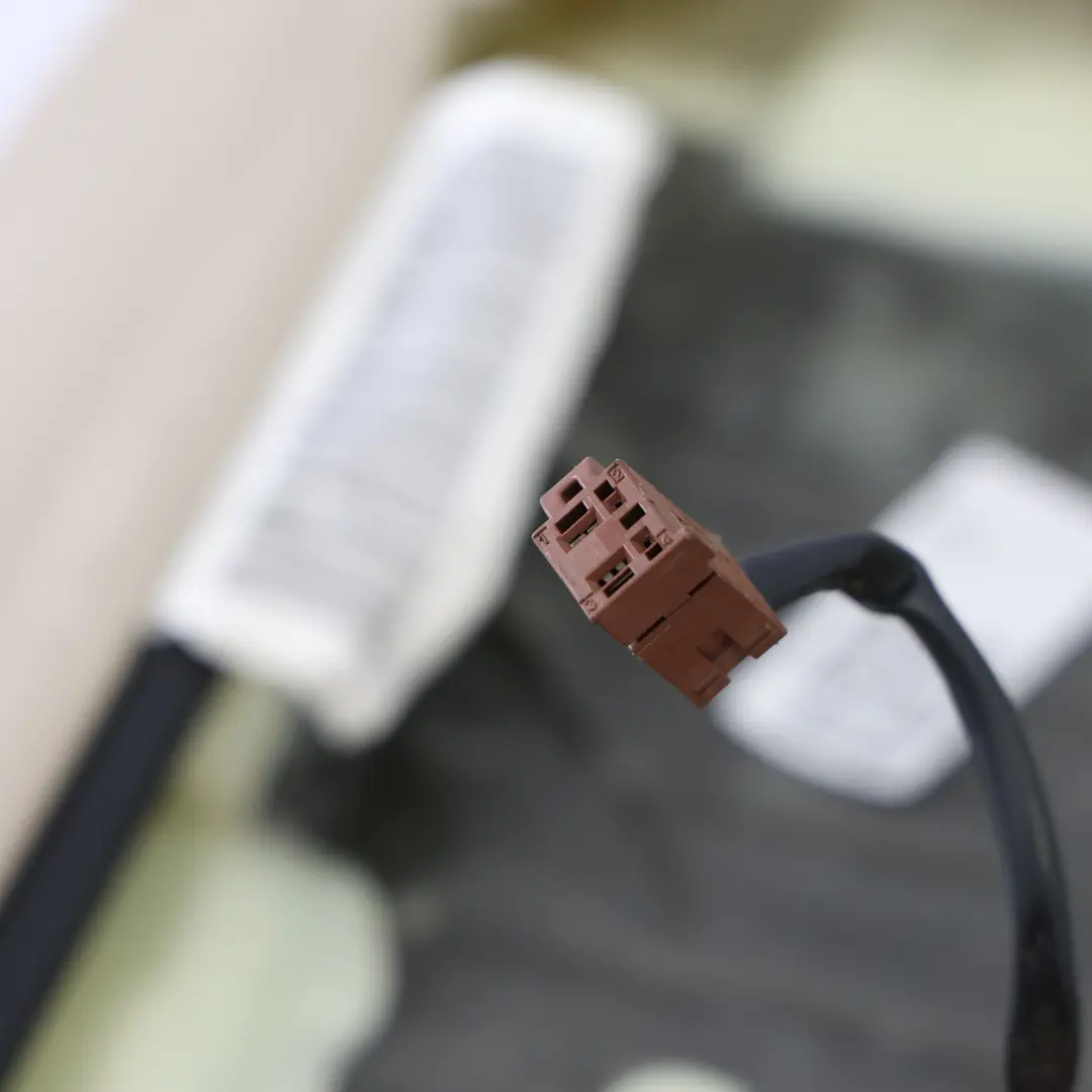 Oparcie Fotela Przedniego Skóra Oyster Podgrzewanie do BMW F30 F31 o numerze 7303715 BMW F30 F31 Oparcie Fotela Przedniego Skóra Oyster Podgrzewanie - SKU 7303715 - Numer Części 7303715