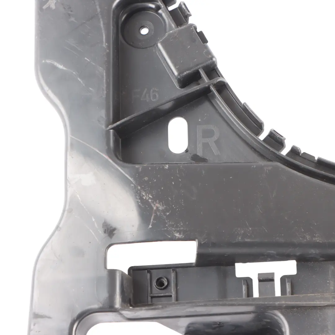 Guida Paraurti BMW F46 Paraurti Posteriore Montaggio Laterale Destro per con numero di parte 7318754 Guida Paraurti BMW F46 Paraurti Posteriore Montaggio Laterale Destro - SKU 7318754 - Numero di parte 7318754