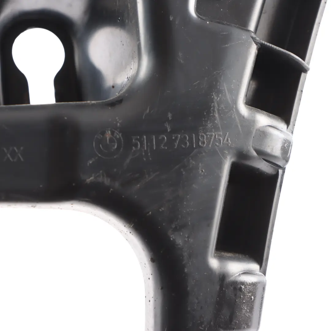 Guida Paraurti BMW F46 Paraurti Posteriore Montaggio Laterale Destro per con numero di parte 7318754 Guida Paraurti BMW F46 Paraurti Posteriore Montaggio Laterale Destro - SKU 7318754 - Numero di parte 7318754