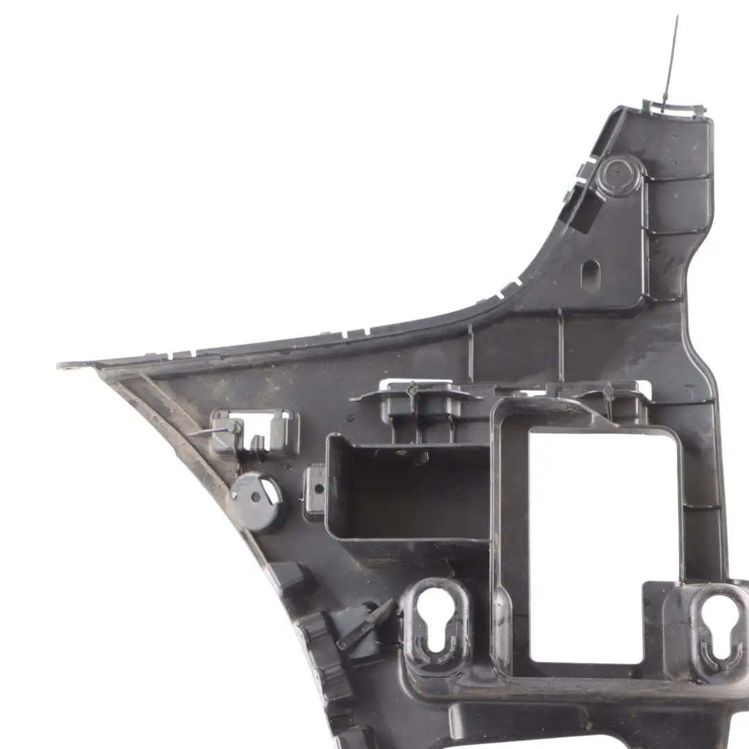 Guia Parachoques BMW F46 Montaje Parachoques Trasero Lateral Derecho para con número de pieza 7318754 Guia Parachoques BMW F46 Montaje Parachoques Trasero Lateral Derecho - SKU 7318754 - Número de pieza 7318754