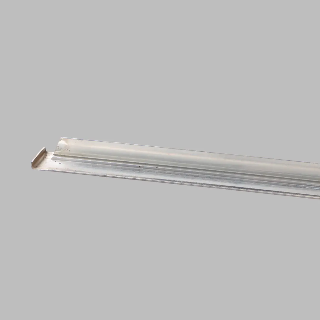 Hintere Tür Obere Chromleiste Zierleiste Dichtung Chrom Links für BMW F46 mit Teilenummer 7326165 BMW F46 Hintere Tür Obere Chromleiste Zierleiste Dichtung Chrom Links - SKU 7326165 - Teilenummer 7326165