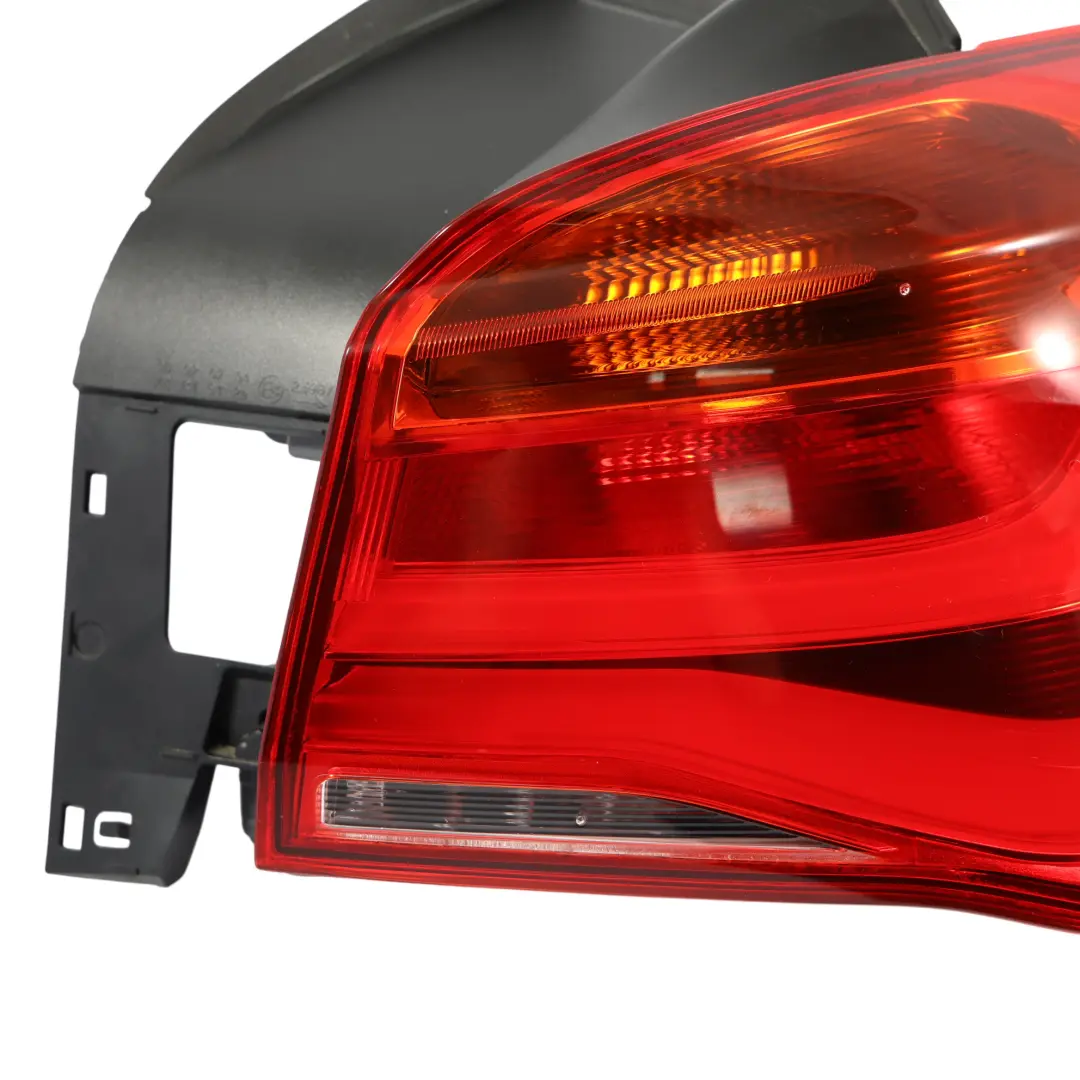 Lampa Klapy Bagażnika Światło Prawy Tył Tylna do BMW F20 F21 LCI o numerze 7359018 BMW F20 F21 LCI Lampa Klapy Bagażnika Światło Prawy Tył Tylna - SKU 7359018-4 - Numer Części 7359018