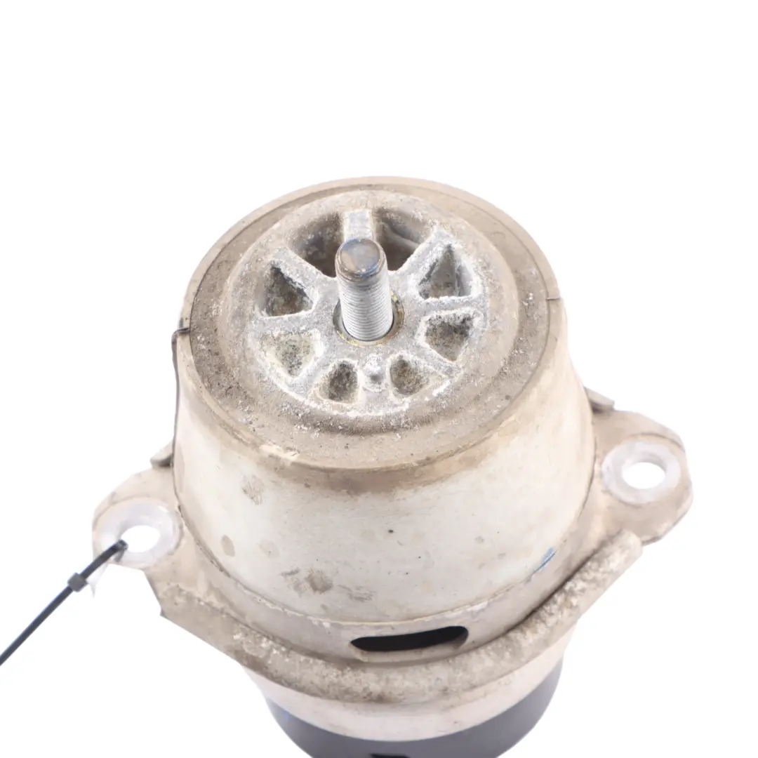 Wspornik Mocowanie Poduszka Silnika do Audi Q7 4L 3.0 TDI Diesel o numerze 7L8199131F Audi Q7 4L 3.0 TDI Diesel Wspornik Mocowanie Poduszka Silnika - SKU 7L8199131F - Numer Części 7L8199131F