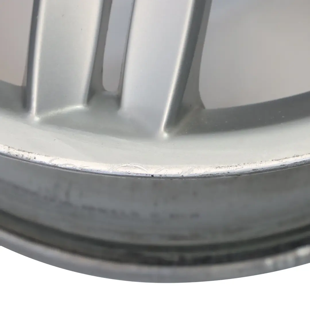 Cerchio in lega posteriore argento 18" M doppia rampa 208 8J per BMW Serie 1 E81 E87 con numero di parte 8036940 BMW Serie 1 E81 E87 Cerchio in lega posteriore argento 18" M doppia rampa 208 8J - SKU 8036940-3 - Numero di parte 8036940