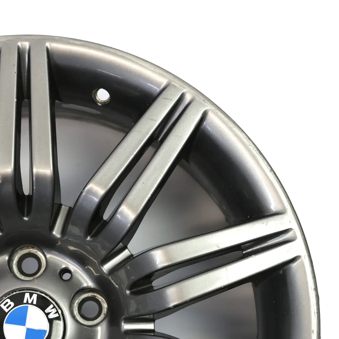 Cerchio posteriore in lega 19" ET:32 9,5J M Doppie razze 172 per BMW Serie 5 E60 E61 con numero di parte 8036949 BMW Serie 5 E60 E61 Cerchio posteriore in lega 19" ET:32 9,5J M Doppie razze 172 - SKU 8036949-5 - Numero di parte 8036949