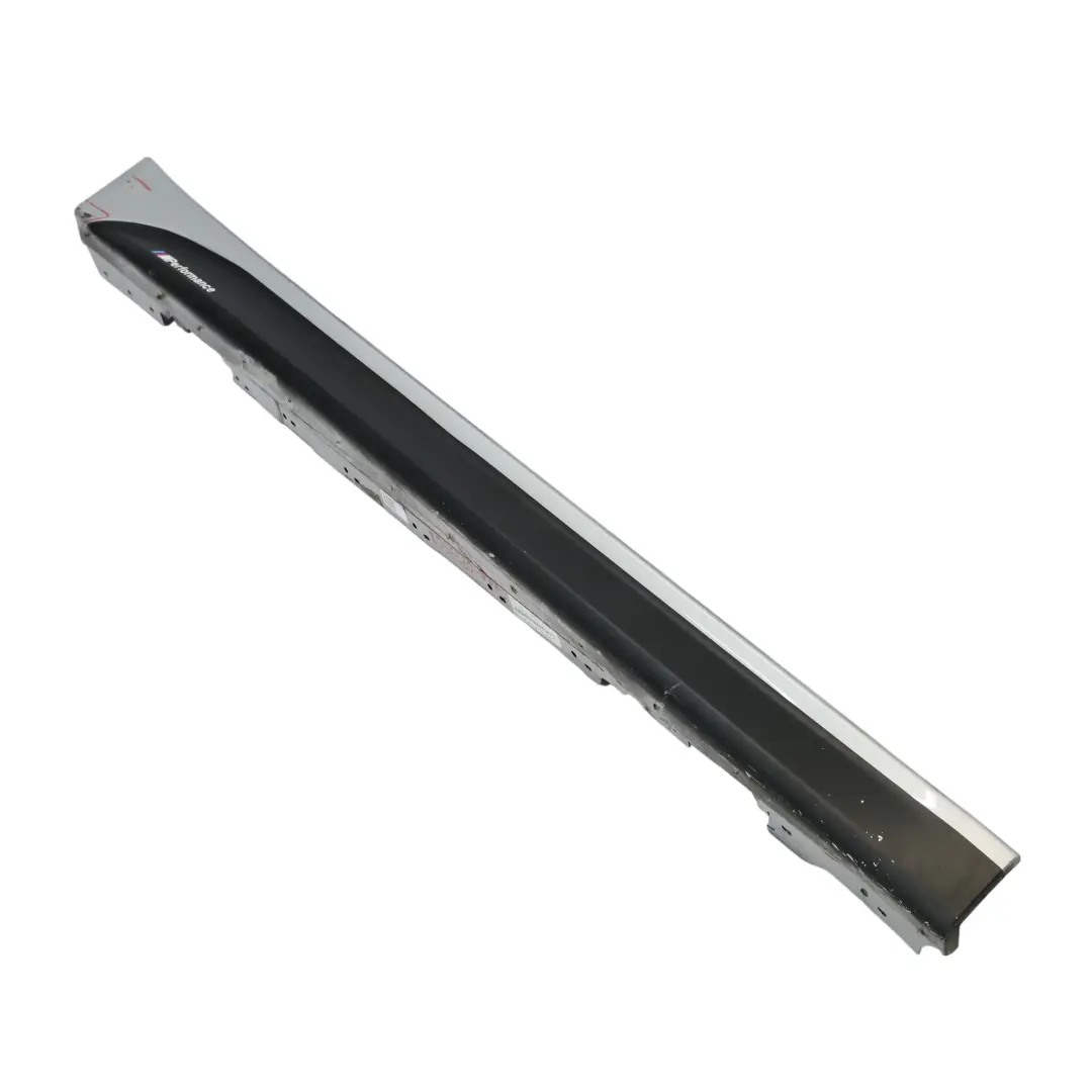 Bande de seuil latérale M Sport Droite Glacier Silver - A83 pour BMW F30 F31 à propos du numéro de pièce 8056580 BMW F30 F31 Bande de seuil latérale M Sport Droite Glacier Silver - A83 - SKU 8056580-GSB - Numéro de pièce 8056580