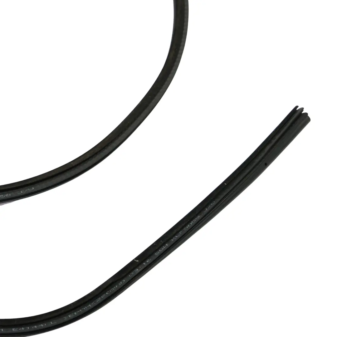 Front Door Seal Rubber Gasket Right O/S to BMW E46 with Part number 8194696 BMW E46 Front Door Seal Rubber Gasket Right O/S - SKU 8194696 - Part number 8194696