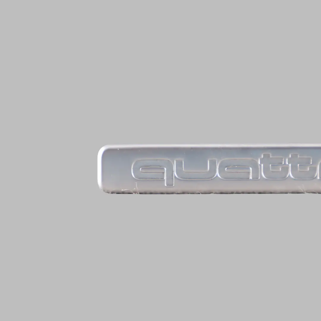 Emblema Cruscotto Anteriore Distintivo per Logo Quattro Audi A4 B9 A5 8T Q7 con numero di parte 853191 Logo Quattro Audi A4 B9 A5 8T Q7 Emblema Cruscotto Anteriore Distintivo - SKU 853191 - Numero di parte 853191