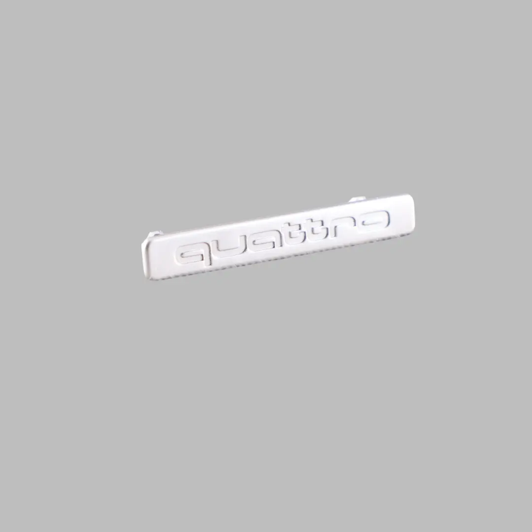 Emblema Cruscotto Anteriore Distintivo per Logo Quattro Audi A4 B9 A5 8T Q7 con numero di parte 853191 Logo Quattro Audi A4 B9 A5 8T Q7 Emblema Cruscotto Anteriore Distintivo - SKU 853191 - Numero di parte 853191