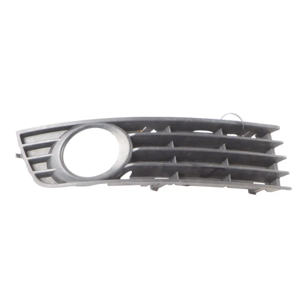 Front Bumper Cover Right O/S Grid Grille Bracket Mount to Audi A4 B6 with Part number 8E0807682A Audi A4 B6 Front Bumper Cover Right O/S Grid Grille Bracket Mount - SKU 8E0807682A - Part number 8E0807682A