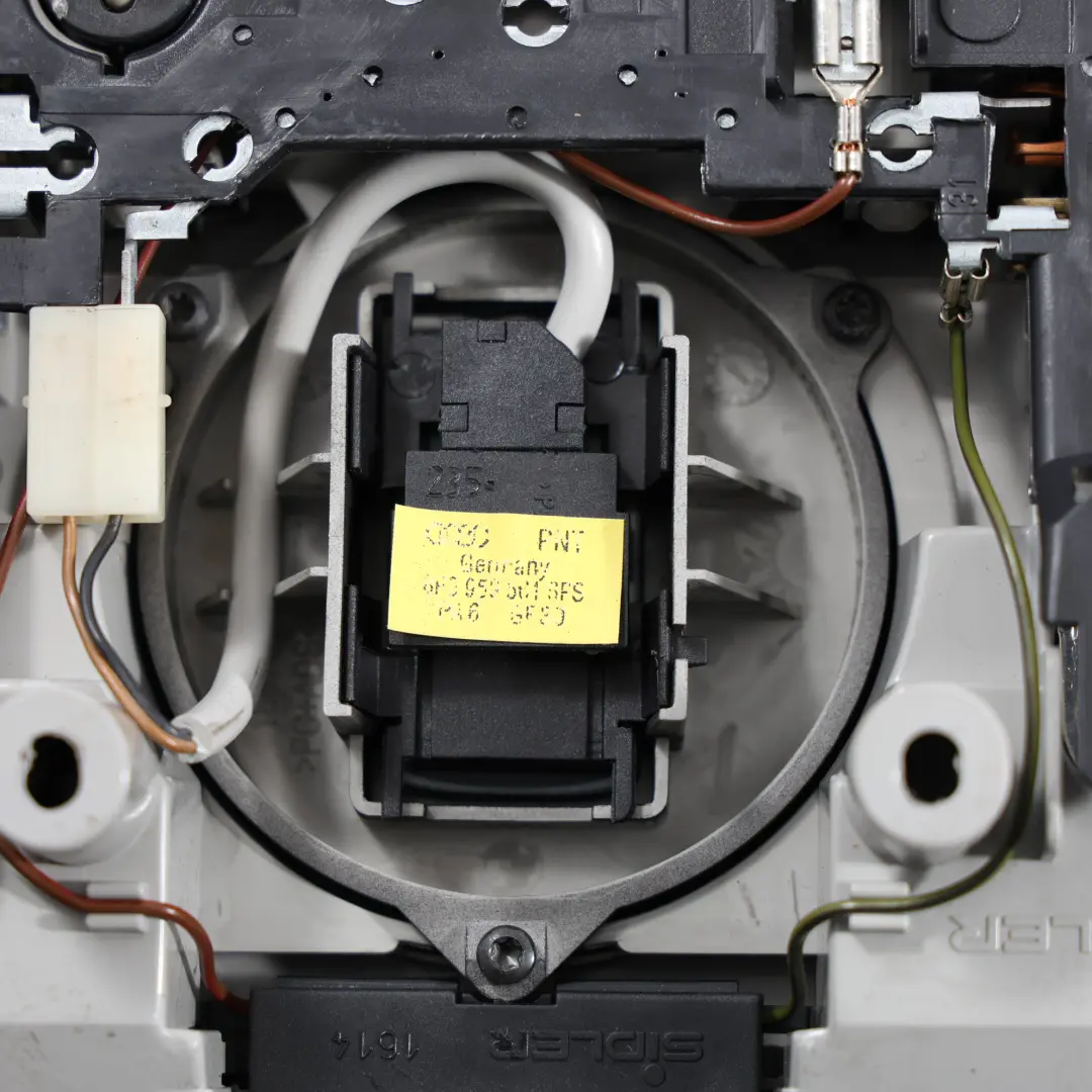 Audi A3 8P Panneau De Commutation Pour Lampe Intérieure De Toit Avant - SKU 8E0947106 - Numéro de pièce 8E0947106
